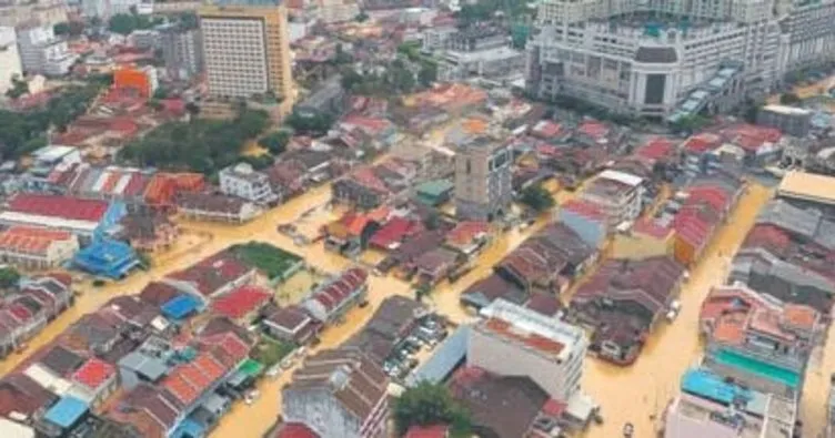 Malezya’da sel suları 3.6 metreye ulaştı
