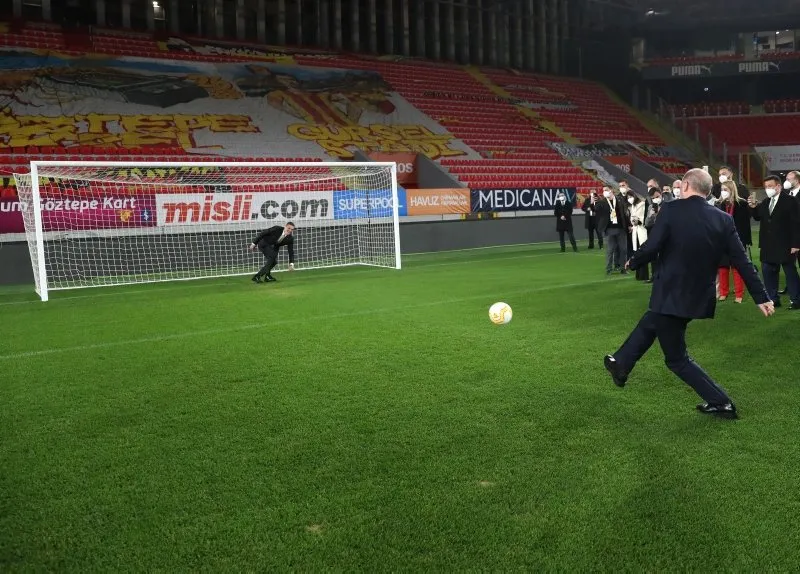 Başkan Erdoğan'dan dikkat çeken paylaşım: Durmak yok, gollere devam - Galeri - Türkiye