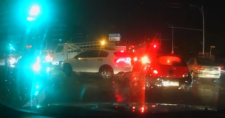 Malatya’da sağanak yağış nedeniyle altgeçit kapatıldı