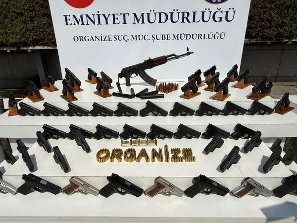 Gözaltına alınan şüpheliler