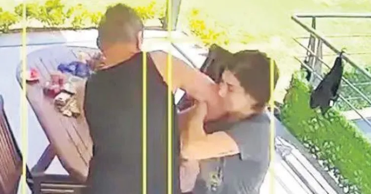 Şiddet görüntüleri istifa getirdi