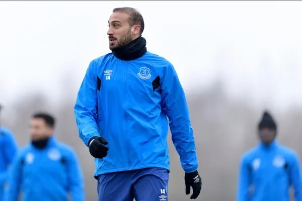 Cenk Tosun form tutuyor
