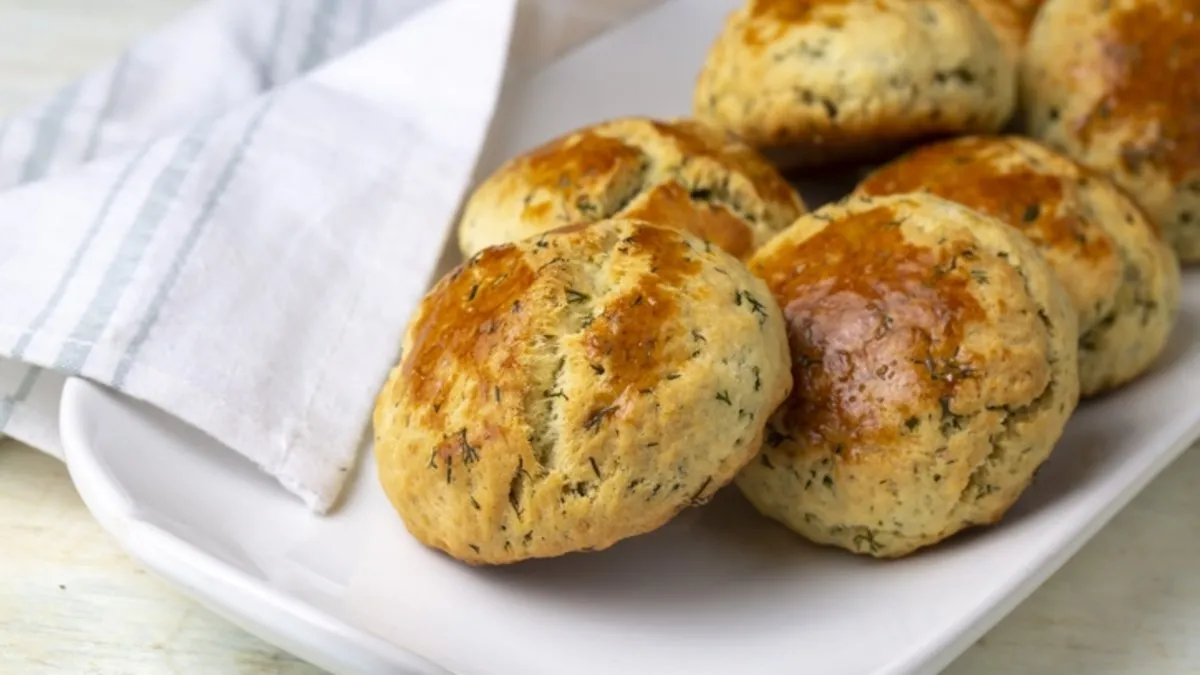 Bu tariflerle hamur işine doyacaksınız! Ağızda dağılan kıyır kıyır poğaçaların püf noktası… Bu tariflerle hamur işine doyacaksınız! Ağızda dağılan kıyır kıyır poğaçaların püf noktası…