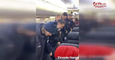 Trabzonspor’dan Altay galibiyeti sonrası uçakta kolbastı ve horon | Video