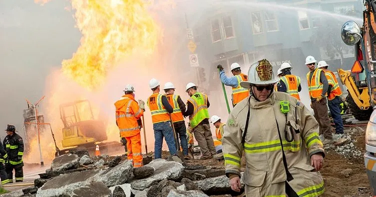 San Francisco’da doğalgaz boru hattı patladı, bir çok bina alevler içinde kaldı