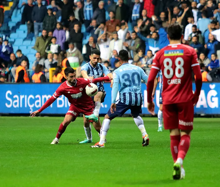 adana-demirspordan-farkli-galibiyet-sivassporda-kotu-gidis-suruyor-1710621436651.jpeg