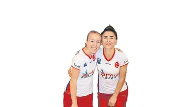 Hokeye gönül vermiş 2 türk kızı