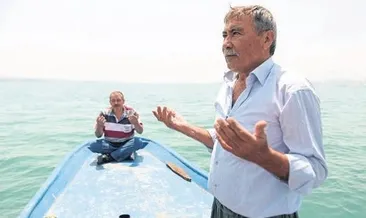 Mezarlığa sandalla giderek dua ettiler