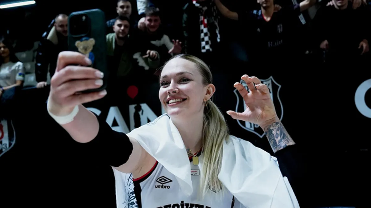 Kuzeyboru, Julia Szczurowska ile anlaştı!
