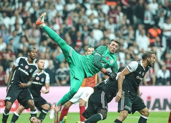 Sneijder ve Quaresma kavga eder