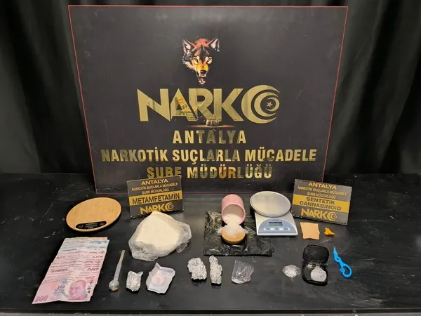 antalyada-uyusturucu-operasyonlarinda-13-kisi-tutuklandi-1746622244478.jpg