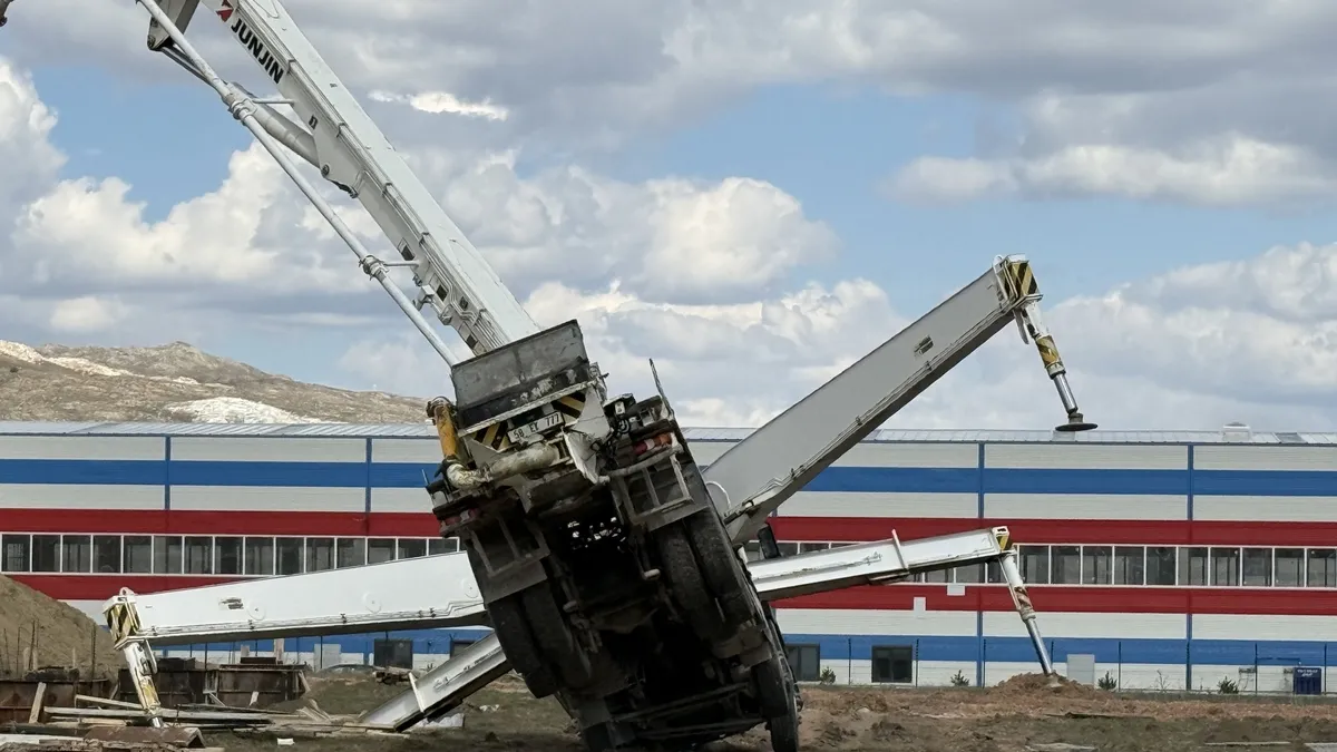 İnşaat işçisinin feci sonu: Beton kalıbına düşerek hayatını kaybetti! İnşaat işçisinin feci sonu: Beton kalıbına düşerek hayatını kaybetti!