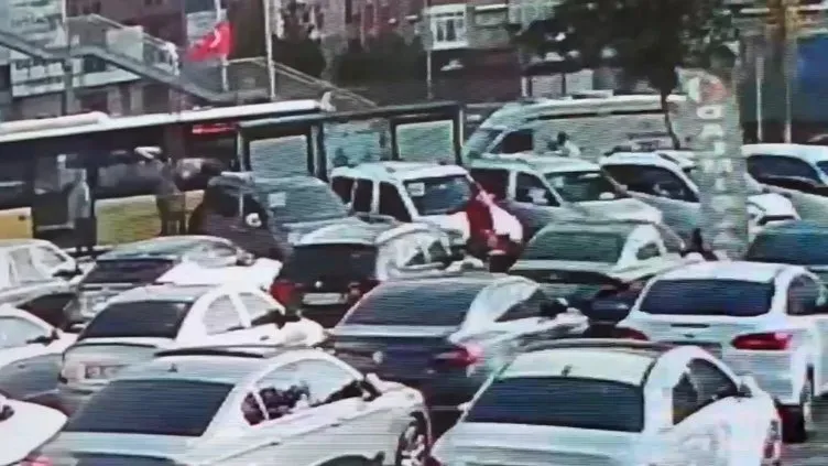 Avcılar’da İETT şoförü fenalaştı: Yolcular panik oldu!