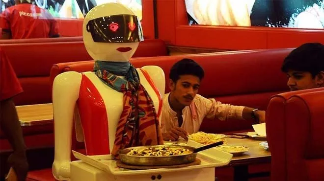 Bu restoranın garsonları robot!
