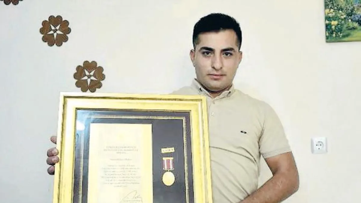 Kurşunlara rağmen meydanı terk etmedi