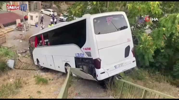 Maltepe’de servis otobüsü şarampole yuvarlandı! Yaralılar var | Video