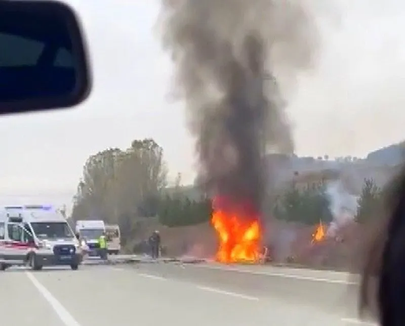 Son dakika: Erzincan'da feci kaza! Otomobil alev alev yandı: Çok sayıda ölü var