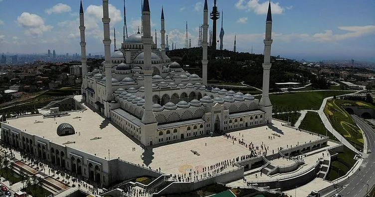 Çamlıca Camii’nde 74 gün sonra ilk Cuma namazı