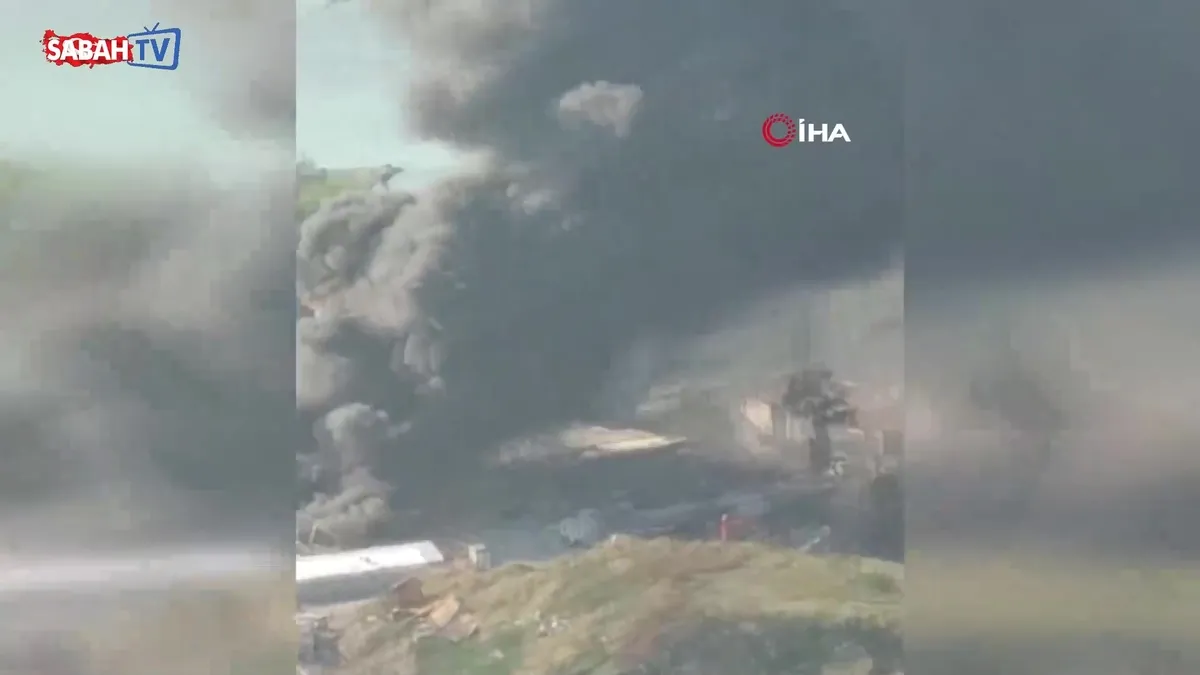 İzmir’de şantiyede yangın! Gökyüzünü siyah dumanlar kapladı | Video videosunu izle İzmir’de şantiyede yangın! Gökyüzünü siyah dumanlar kapladı | Video videosunu izle