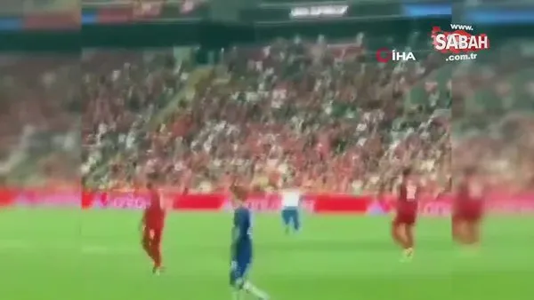 Liverpool - Chelsea maçında sahaya giren Adanalı Youtuber'a tepki!