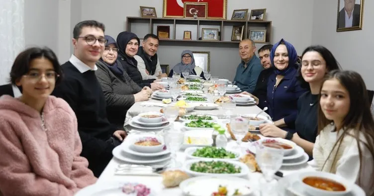 Alanya Belediye Başkanı Yücel, şehidin ailesi ile iftar açtı