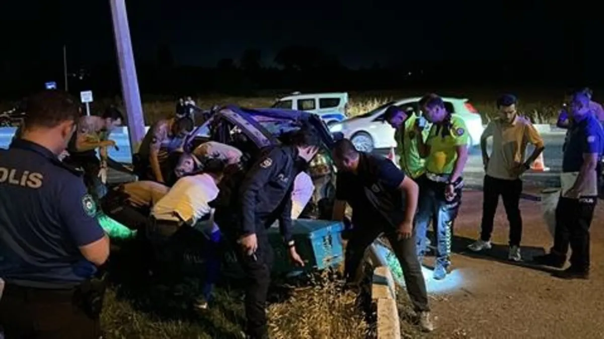Kütahya'da korkunç kaza: 1 ölü, 4 yaralı Kütahya'da korkunç kaza: 1 ölü, 4 yaralı