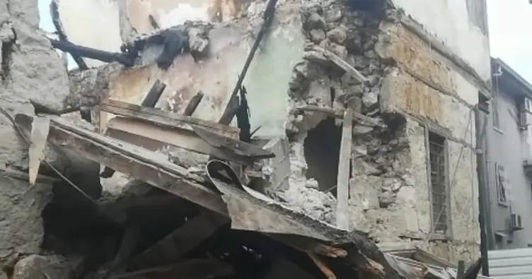 Tarsus’ta metruk bina çöktü