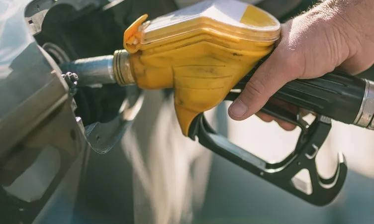 BENZİN-MAZOT FİYATI SON DAKİKA: İndirim rüzgarı sürüyor! Güncel benzin fiyatı ve motorin fiyatları ne kadar kaç lira olacak?