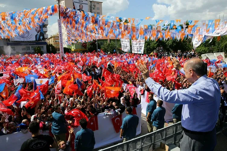 Vatandaşlar Cumhurbaşkanı Erdoğan'ı Isparta'da coşkuyla karşıladı