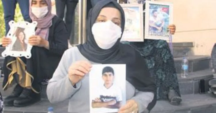 Oturma eylemine bir aile daha katıldı