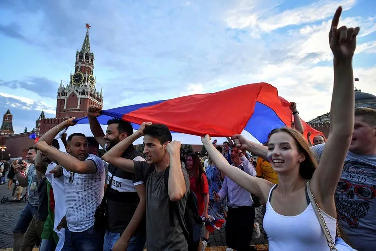 Rusya, İspanya’yı eledi, halk sokaklara döküldü