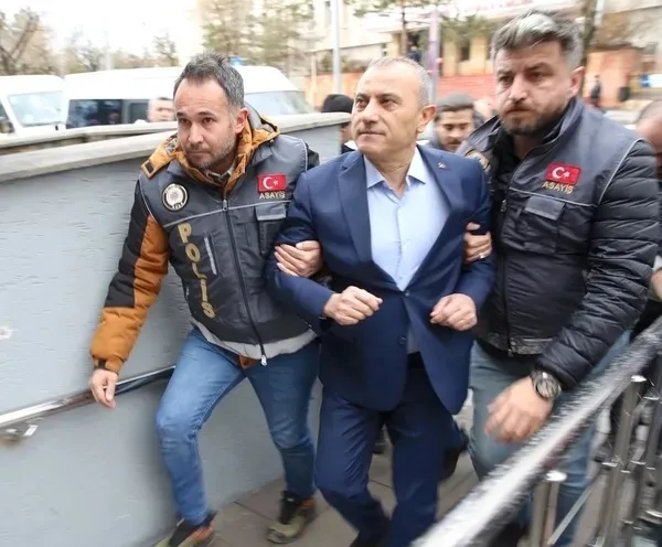 gulistan-doku-sorusturmasinda-yeni-gelisme-eski-tunceli-valisi-tuncay-sonel-tutuklandi-1776793122391.jpeg