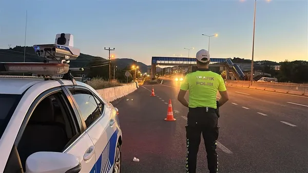 duzcede-yapay-zeka-destekli-trafidar-5-gunde-526-bin-lira-ceza-kesti-1749103028511.jpg