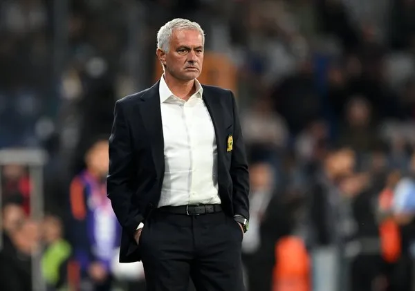Jose Mourinho Fenerbahçe'ye iki transfer istedi: Ali Koç'a şampiyonluğun anahtarlarını gösterdi!