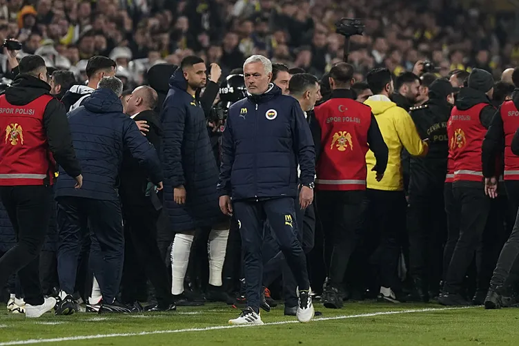 Mourinho, yıldız futbolcuyu kulübeye çekiyor! Haftalar sonra ilk yaşanacak...