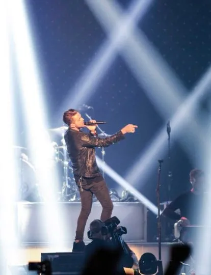 OneRepublic solisti Ryan Tedder Türk bayraklı t-shirt ile konsere çıktı!