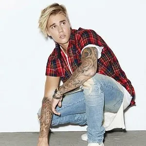 Justin Bieber’ın kirli tırnakları görenlerin midesini kaldırdı