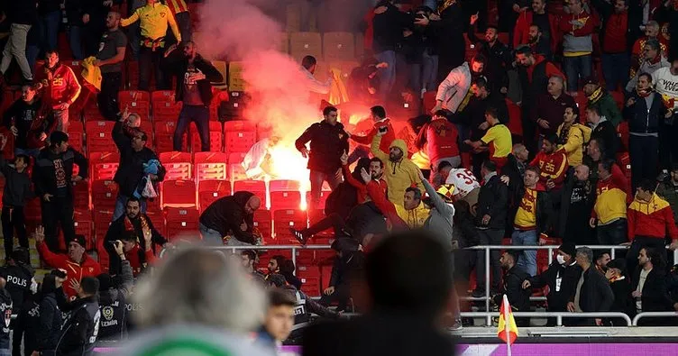 İzmir’deki Göztepe-Altay maçında yabancı maddeleri stada sokanlar tespit edildi