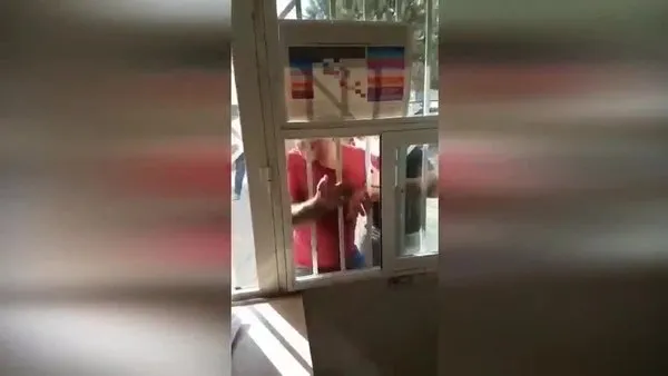 Şanlıurfa'da doktora saldırmaya çalışan hasta yakını kamerada