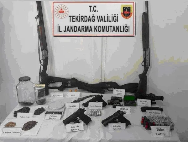 tekirdagda-baskin-yapilan-ciftlikte-cok-sayida-ruhsatsiz-silah-kacak-alkol-ve-tarihi-eser-ele-gecirildi-1773425127956.jpg