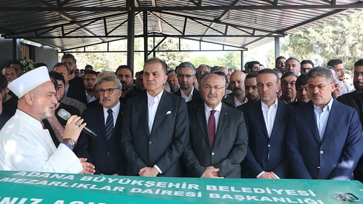 AK Parti Sözcüsü Çelik, dayısının cenaze törenine katıldı AK Parti Sözcüsü Çelik, dayısının cenaze törenine katıldı