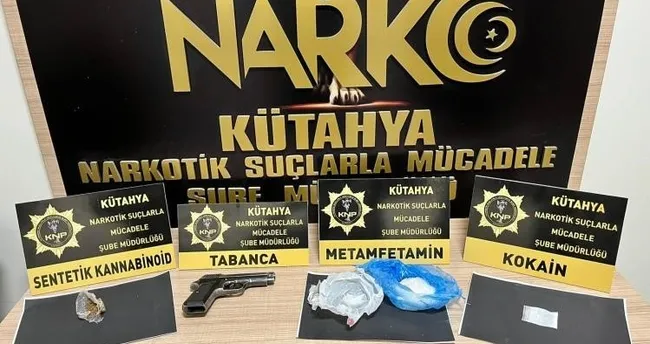 Kütahya’da Narkotik Operasyonu ile 2 uyuşturucu taciri yakalandı Kütahya’da Narkotik Operasyonu ile 2 uyuşturucu taciri yakalandı