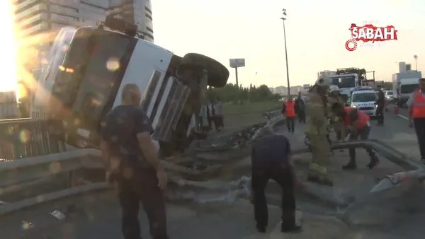 Meyve yüklü kamyon arızalanan İETT otobüsüne çarptı | Video