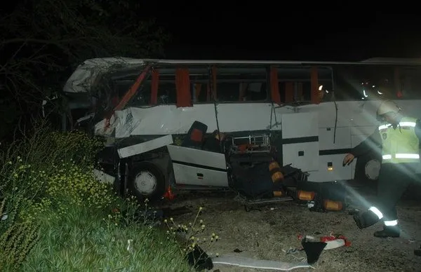 Sakarya'da otobüsle kamyon çarpıştı