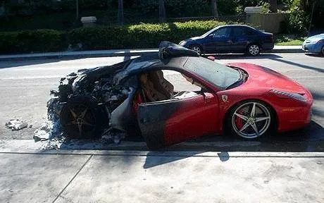 Ferrari laneti sürüyor...