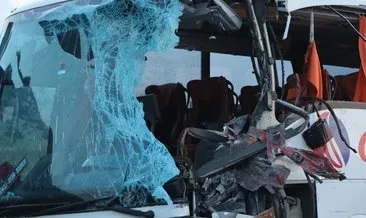 Ters şeride giren tır otobüsle çarpıştı: 2 ölü, 6 yaralı