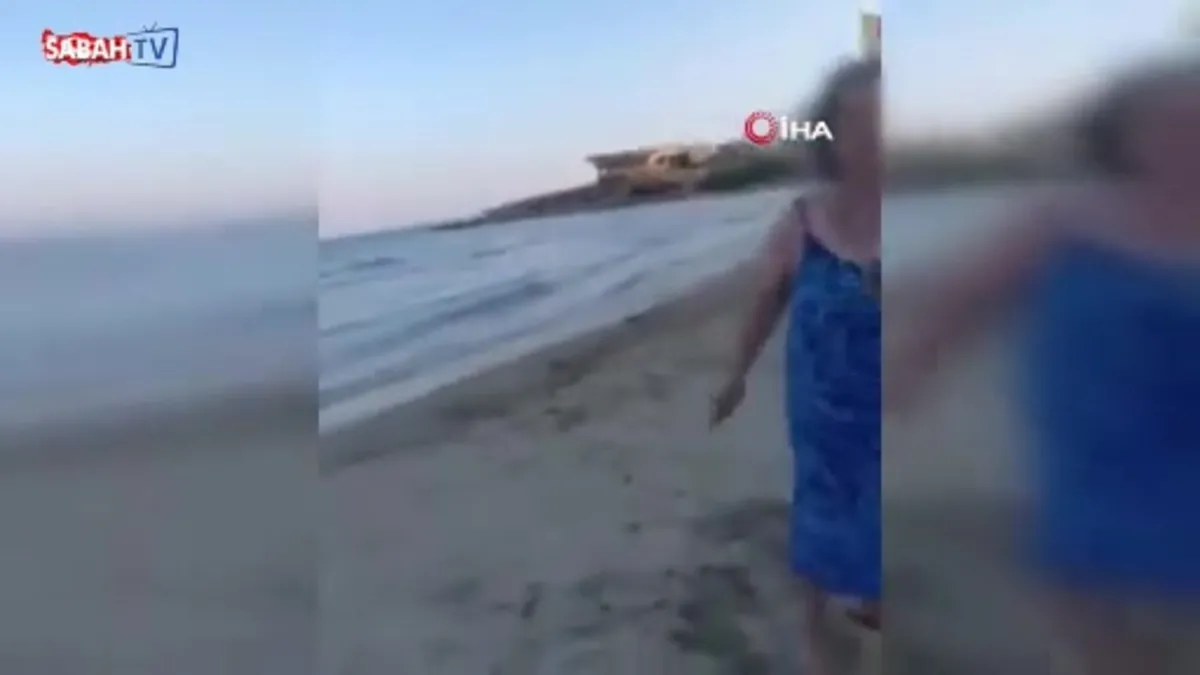 İzmir’de plajda sözlü saldırı kameraya yansıdı videosunu izle İzmir’de plajda sözlü saldırı kameraya yansıdı videosunu izle