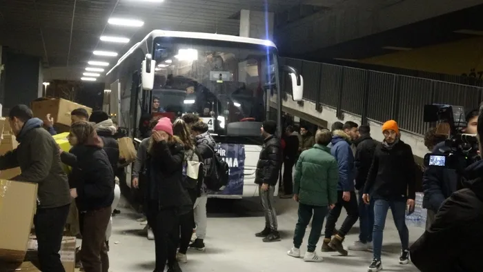goztepe-taraftarlari-5-otobus-malzemeyi-deprem-bolgesine-gonderdi-1675838206882.jpg