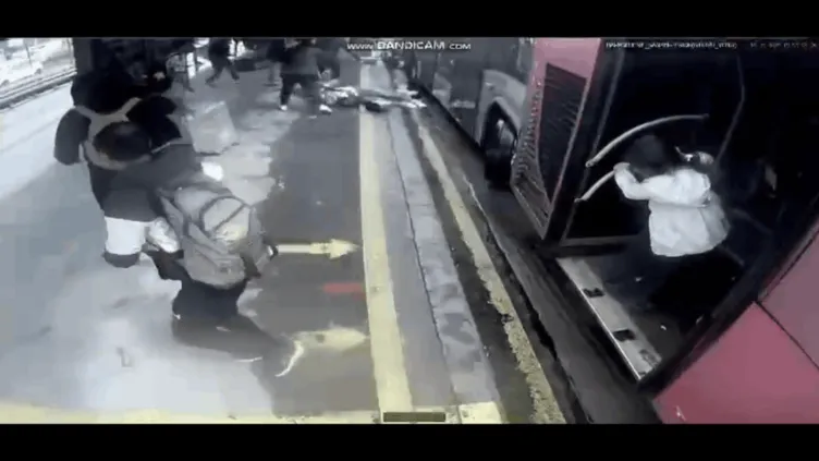 Metrobüs faciası! 1 kişi öldü, 2’si ağır, 40 yaralı: Dehşet anları kamerada