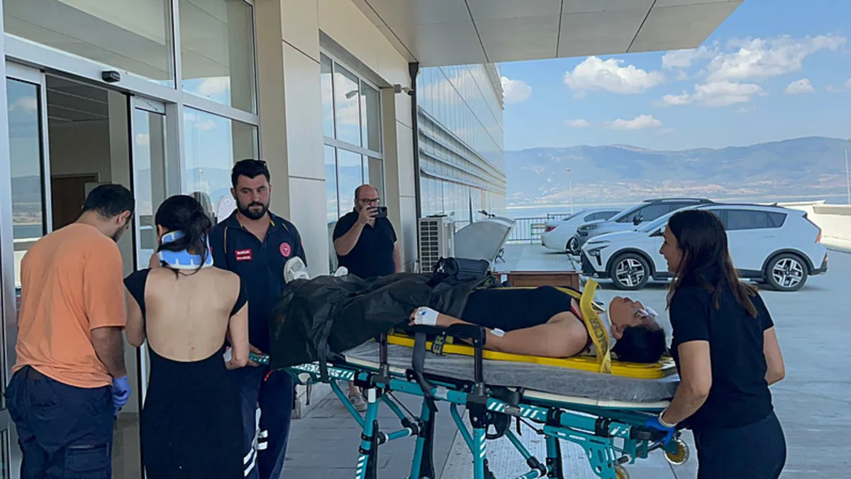 Burdur'da feci kaza! Yolcu otobüsü devrildi: 33 yaralı Burdur'da feci kaza! Yolcu otobüsü devrildi: 33 yaralı